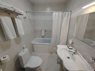 Гостиница Грин Парк Домодедово Двухместный номер с 2 отдельными кроватями и окном-13